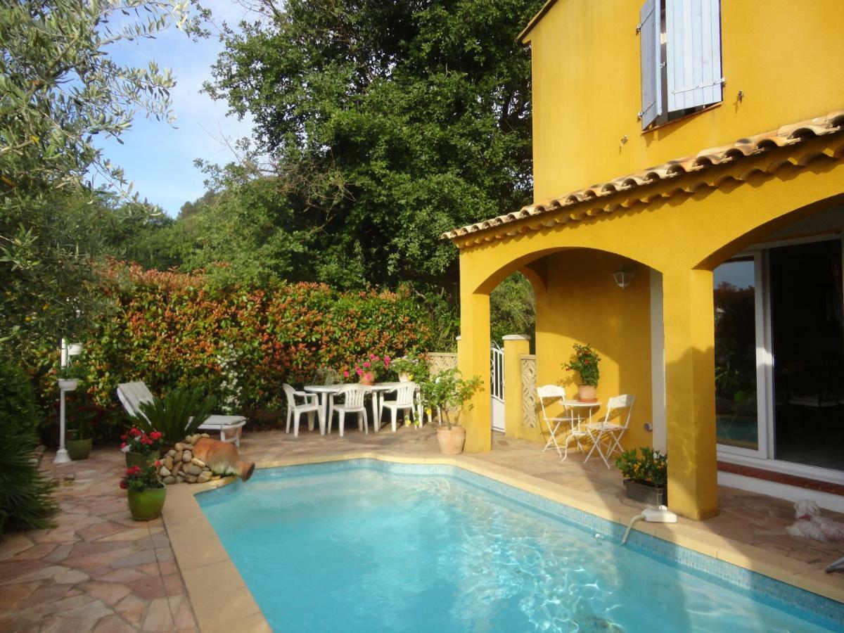 Deux Chambres Chez L'Habitant Dans Villa De Charme Avec Piscine Et Proche Mer Cuers Exterior foto